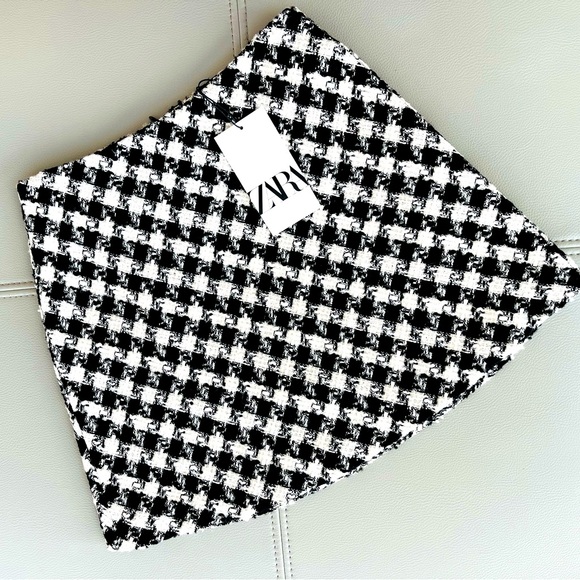 ZARA 
Black + White Plaid Check High-Waist 
Schoolgirl
Mini Skirt 
NWT - Picture 2 of 7